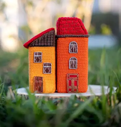 Small Houses Crochet Pattern step 1 - construction progress