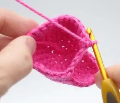 Florence the Flamingo Amigurumi Pattern step 4 - final assembly and finishing