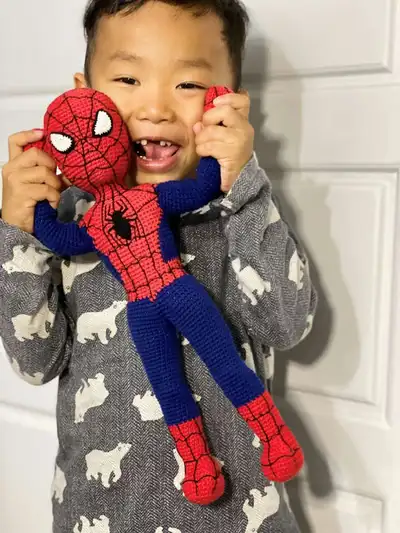Spiderman Amigurumi Pattern step 1 - construction progress