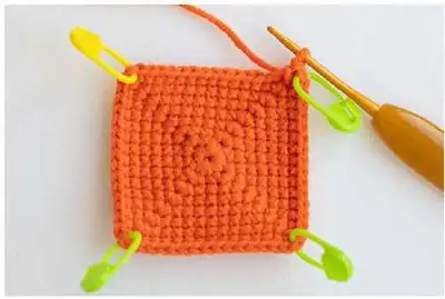 Small Houses Crochet Pattern step 3 - details and accessories