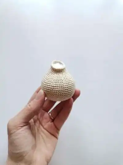 Ollie the Lion Amigurumi Pattern step 4 - final assembly and finishing