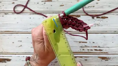 Slice Handbag Crochet Pattern step 3 - details and accessories