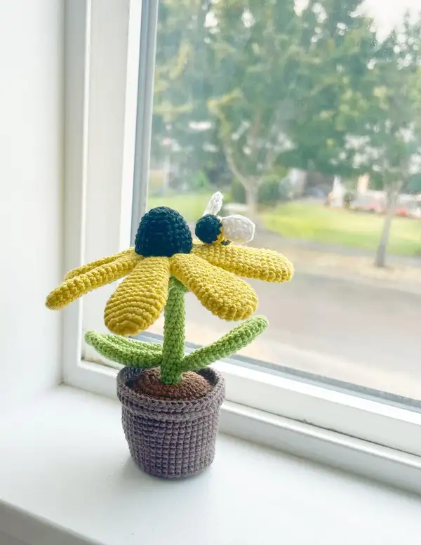 Bumble Blossom Black Eyed Susan Amigurumi Pattern