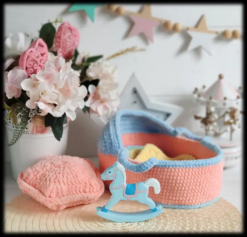 Free crochet pattern: Baby Cradle Crochet Pattern - Intermediate level tutorial
