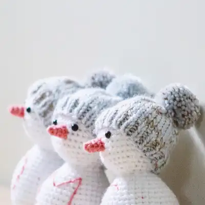 Snowman Friends Amigurumi Pattern step 3 - details and accessories