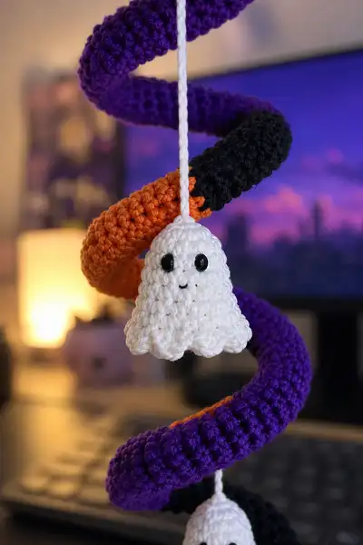 Spooky Spiral Halloween Garland with Hanging Ghosts Amigurumi Pattern step 2 - assembly progress