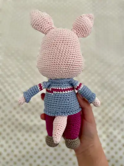 Pinky Pig Amigurumi Pattern step 3 - details and accessories