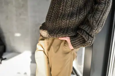 Crossbill Men's sweater Pattern step 3 - details and accessories