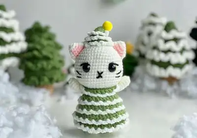 Christmas Tree Cat Amigurumi Pattern step 1 - construction progress