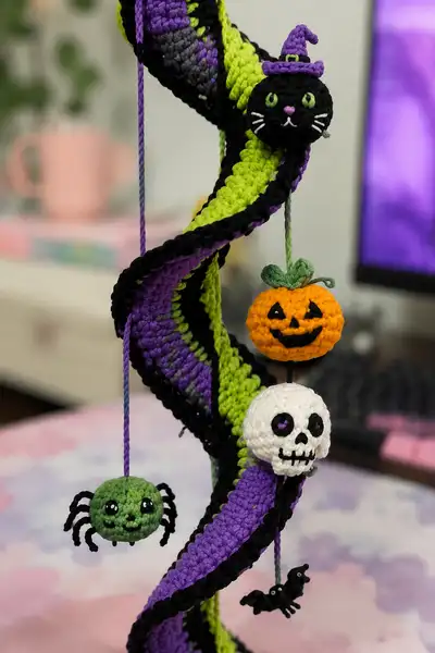Spooky Spiral Halloween Amigurumi Mobile Amigurumi Pattern step 2 - assembly progress