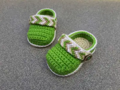 Tribal Baby Clogs Pattern step 1 - construction progress