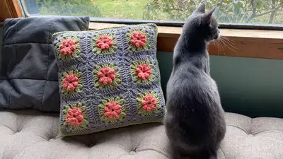 Flower Garden Throw Pillow Pattern step 2 - assembly progress