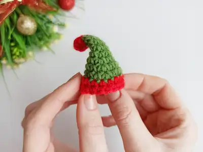 Mini Christmas Hat Amigurumi Pattern step 2 - assembly progress