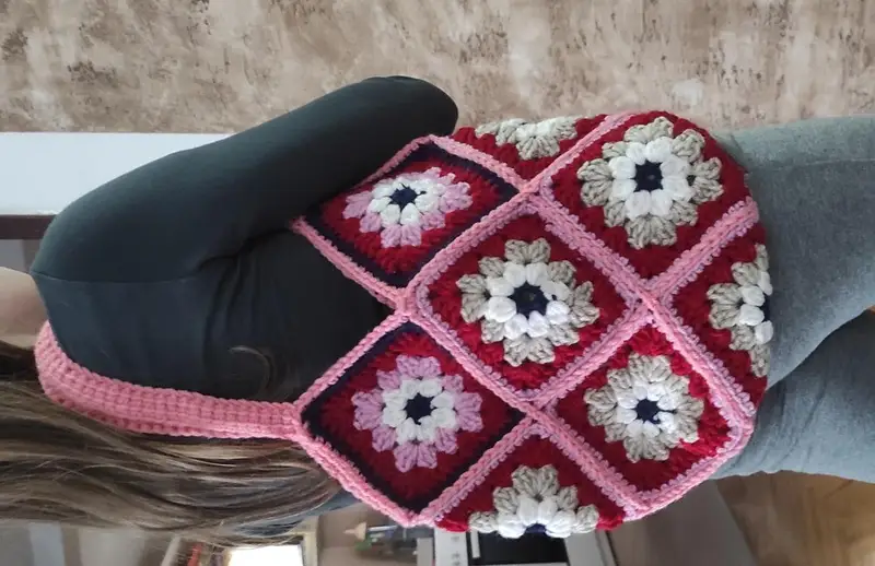 Free Beginner Friendly crochet pattern: Granny Square Purse Pattern - Easy to follow tutorial