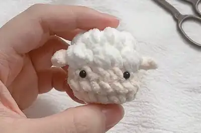 The Little Sheep Amigurumi Pattern step 4 - final assembly and finishing