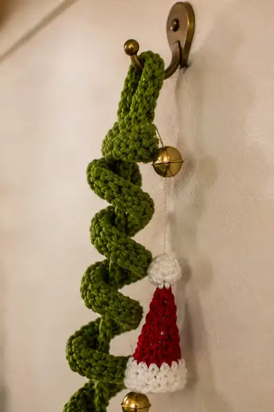 Green Spiral Christmas Garland with Santa Hats and Golden Bells Pattern step 2 - assembly progress