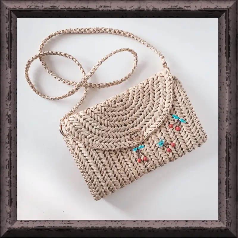 Free Intermediate crochet pattern: Clutch with raffia yarn Pattern - Easy to follow tutorial