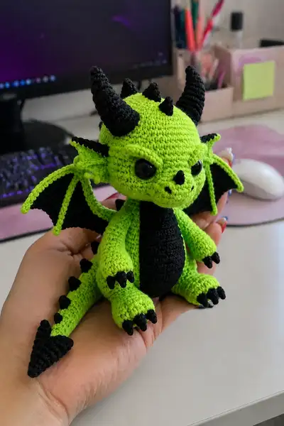 Toxic Green Demon Dragon with Black Horns and Spiked Tail Amigurumi Pattern step 1 - construction progress