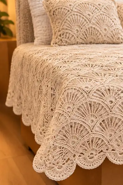 Neutral Boho Fan-Bloc Bedspread & Pillow Set Pattern step 3 - details and accessories
