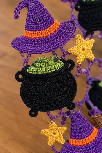 Witch Hat and Cauldron Halloween Table Runner Pattern step 2 - assembly progress