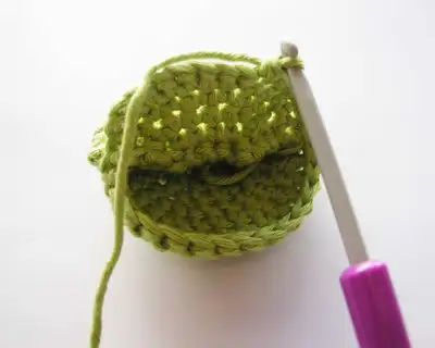 Crochet Frog Amigurumi Pattern step 4 - final assembly and finishing