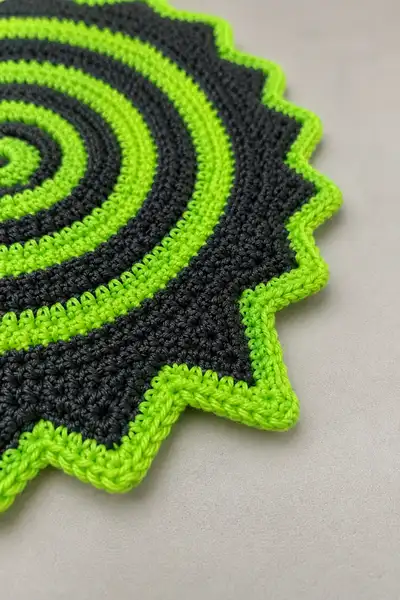 Neon Spiral Zigzag Mat Pattern step 2 - assembly progress