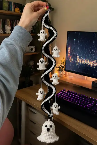 Hallway Spooky Phantoms Spiral Amigurumi Pattern step 1 - construction progress