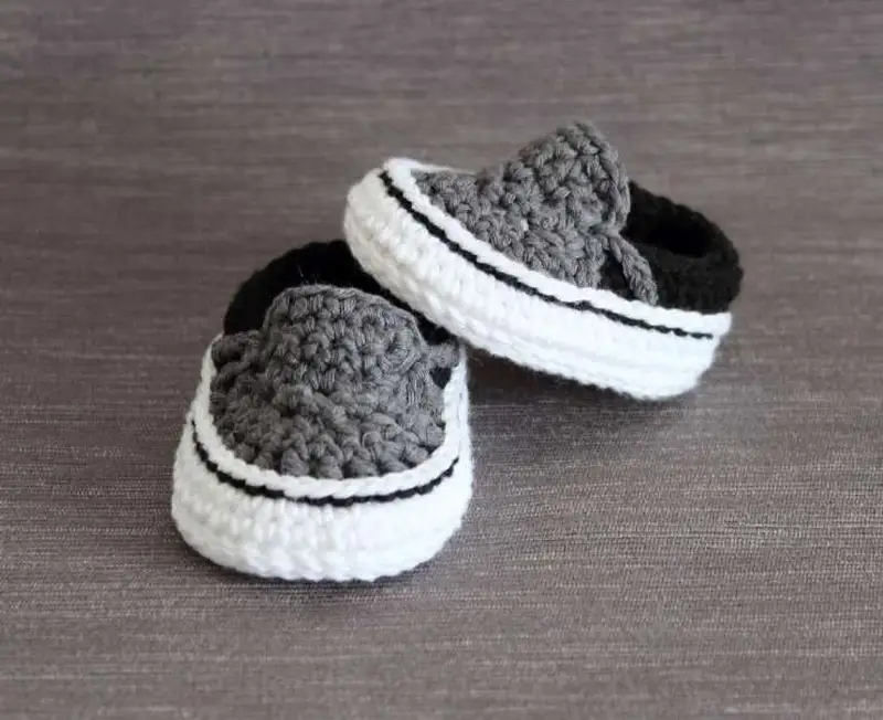 Free Intermediate crochet pattern: Modern sneakers Pattern - Easy to follow tutorial