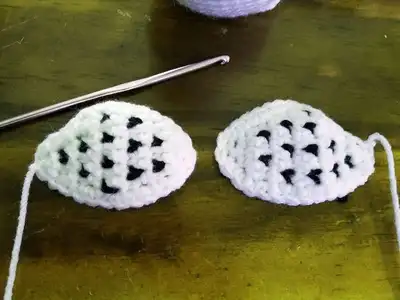 Hedwig The Owl Amigurumi Pattern step 4 - final assembly and finishing
