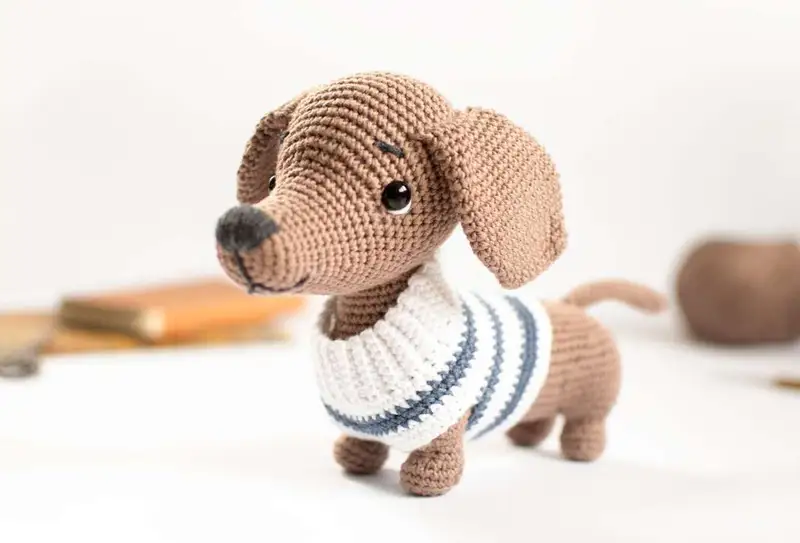 Free Intermediate crochet pattern: Yumi the Dachshund Amigurumi Pattern - Easy to follow tutorial