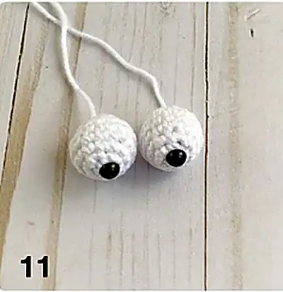 Little Frog Amigurumi Pattern step 3 - details and accessories