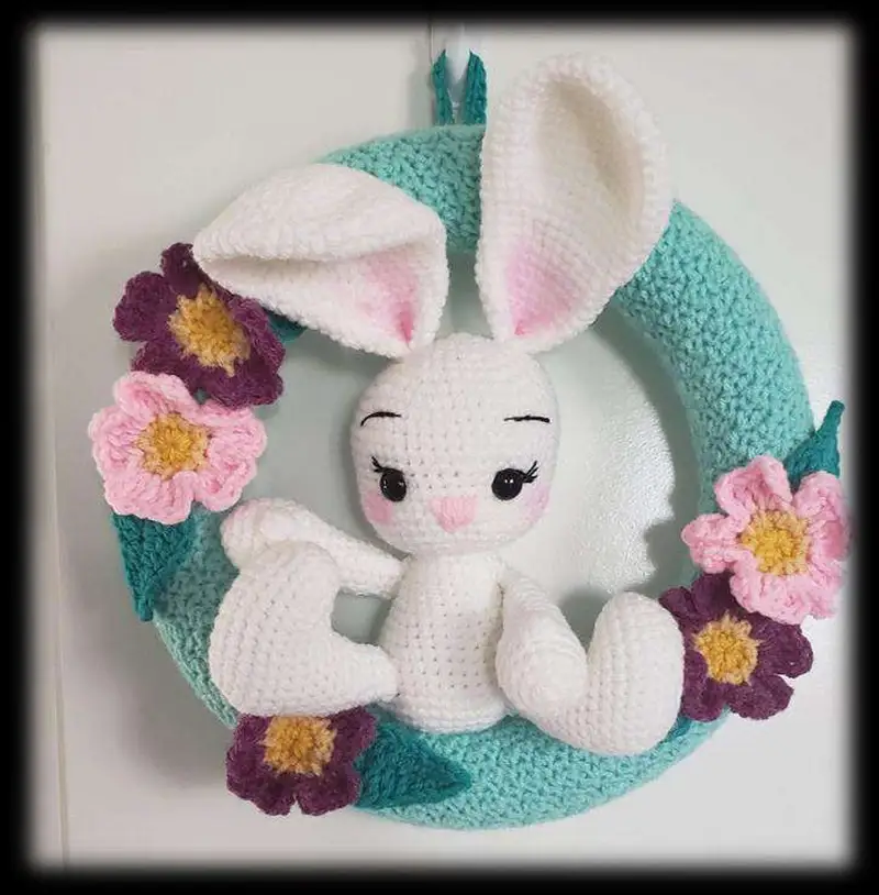 Free crochet pattern: Hoppy Spring Wreath Crochet Pattern - Beginner Friendly level tutorial