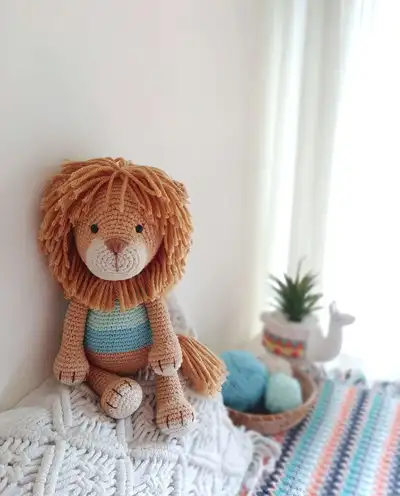 Alan the Lion Amigurumi Pattern step 2 - assembly progress