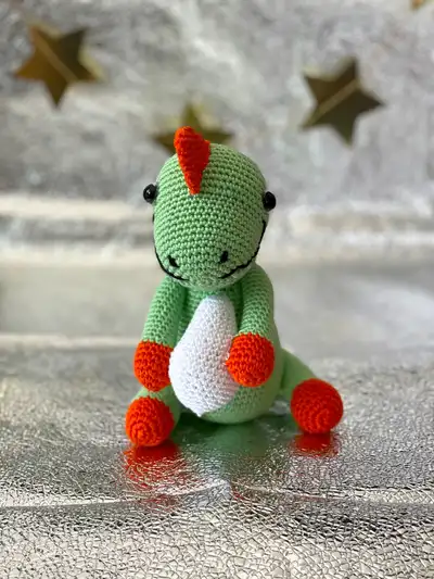 Cute Dinosaur Amigurumi Pattern step 3 - details and accessories