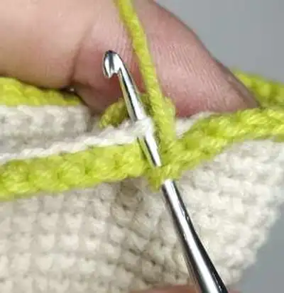 Baby Dandelion Amigurumi Pattern step 4 - final assembly and finishing