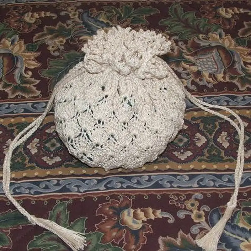 Free Intermediate crochet pattern: Vintage Style Drawstring Bag Pattern - Easy to follow tutorial