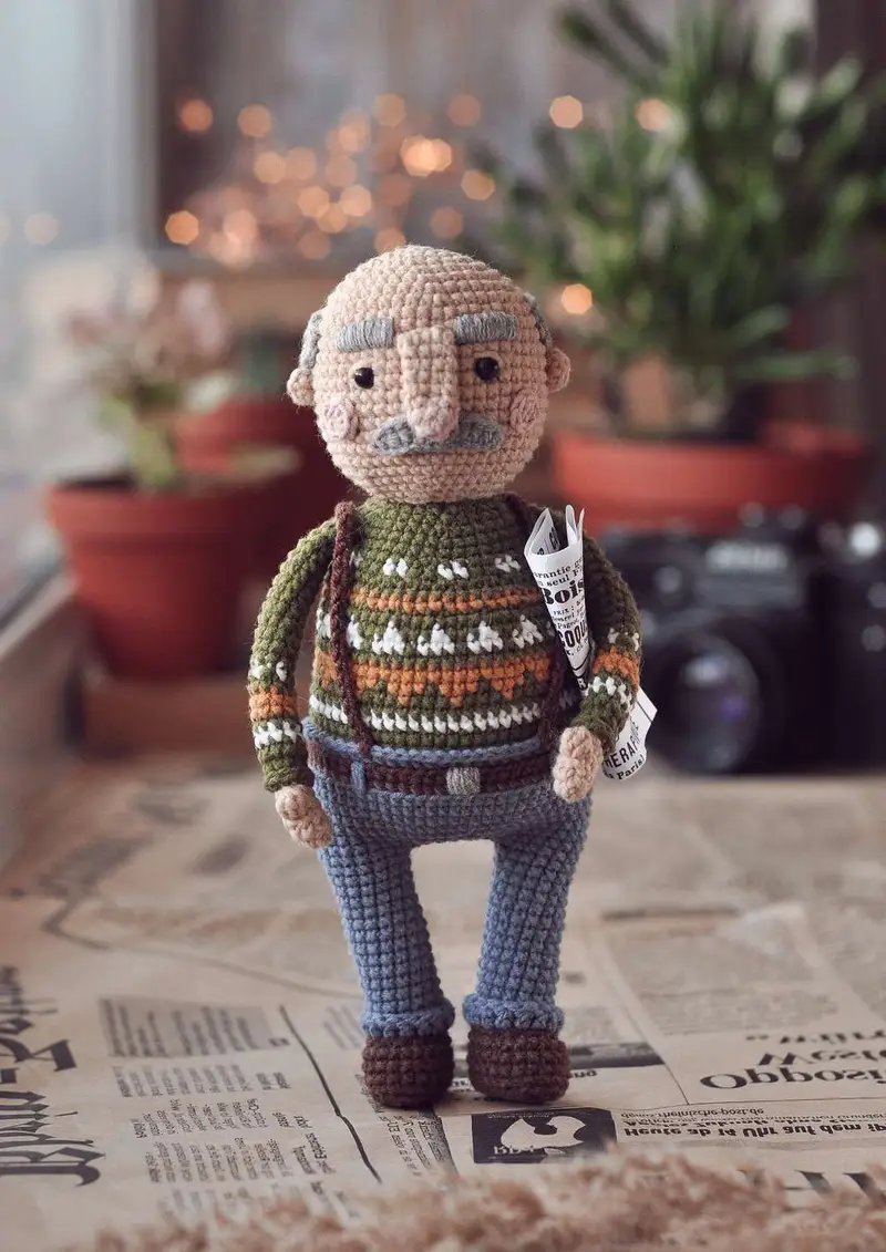 Free Intermediate crochet pattern: Grandpa Amigurumi Pattern - Easy to follow tutorial