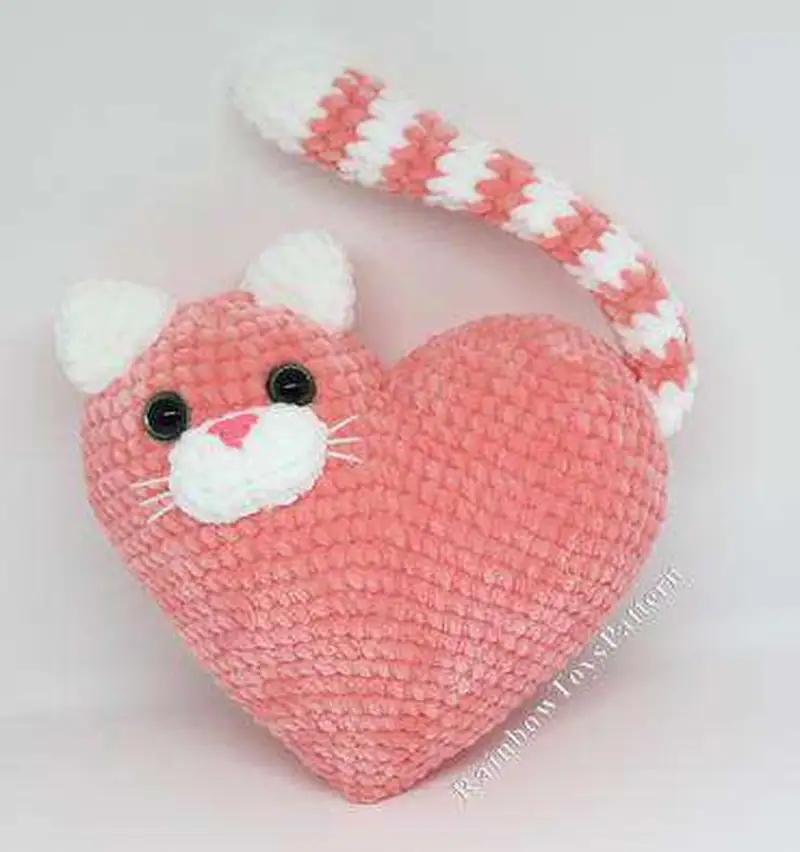 Free Intermediate crochet pattern: Heart Cat and Bunny Amigurumi Pattern - Easy to follow tutorial
