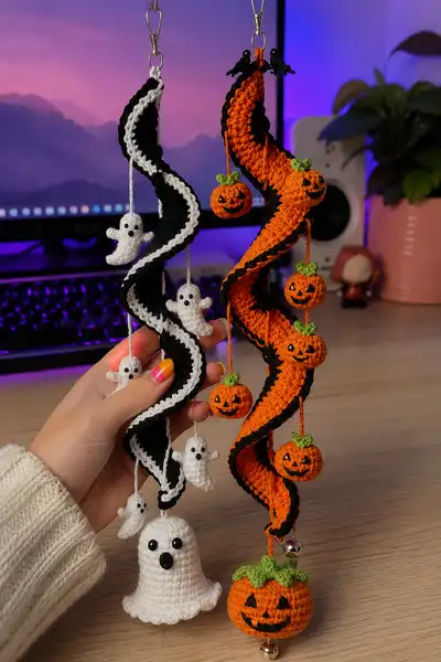Spooky Halloween Spiral Decoration Pattern step 1 - construction progress
