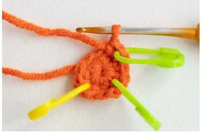 Small Houses Crochet Pattern step 2 - assembly progress