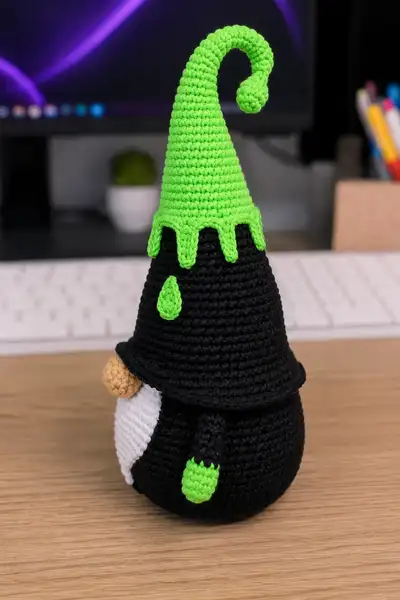 Spooky Halloween Gnome Amigurumi Pattern step 2 - assembly progress