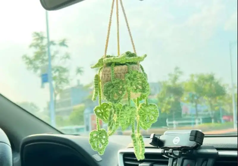 Free crochet pattern: Drooping Leave Amigurumi Pattern - Intermediate level tutorial