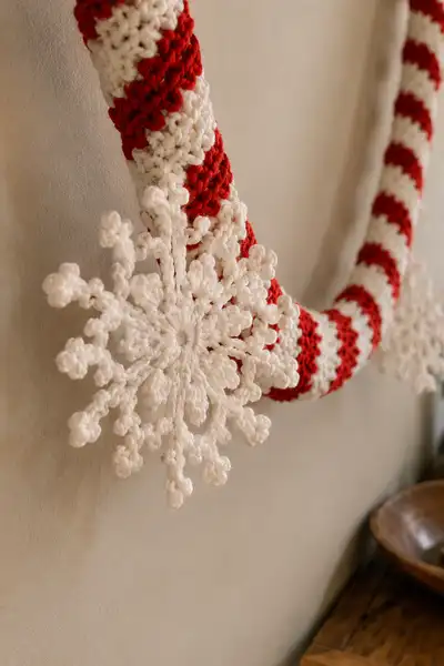 Red and White Candy Cane Spiral Christmas Garland with Snowflake Accents Pattern step 2 - assembly progress