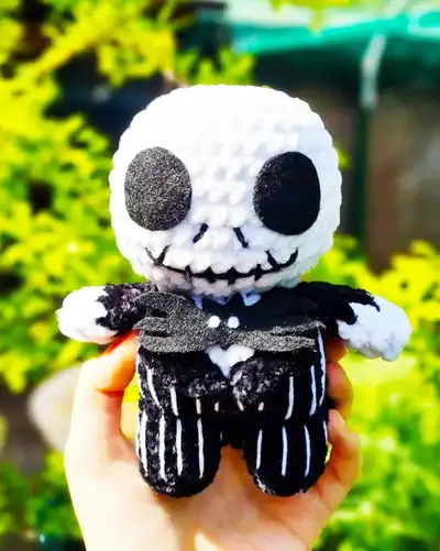 Jack Skellington Amigurumi Pattern step 1 - construction progress