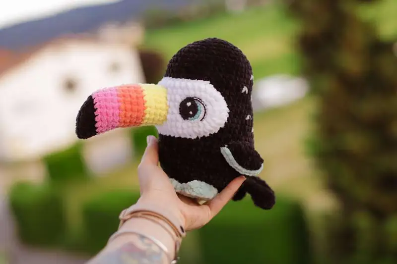 Free crochet pattern: Toucan Amigurumi Pattern - Intermediate level tutorial