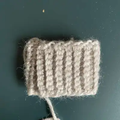 Mushroom Hand Warmers Pattern step 3 - details and accessories