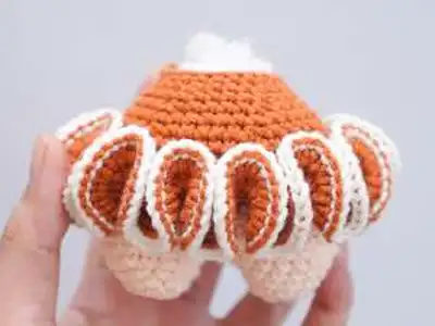 Caro-The Coral Girl Amigurumi Pattern step 2 - assembly progress