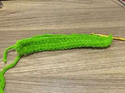 Grinch Slippers Amigurumi Pattern step 2 - assembly progress