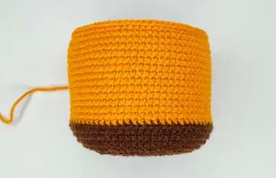 Pumpkin for Halloween Amigurumi Pattern step 4 - final assembly and finishing