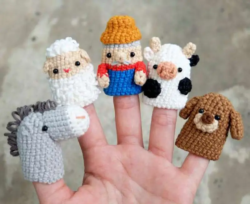 Free Beginner Friendly crochet pattern: Farm Finger Puppet Amigurumi Pattern - Easy to follow tutorial